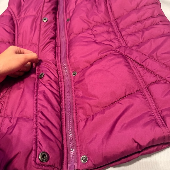 New York and Company Women’s Magenta Puffer Vest | Size Medium | Preowned | V1 - Picture 7 of 8